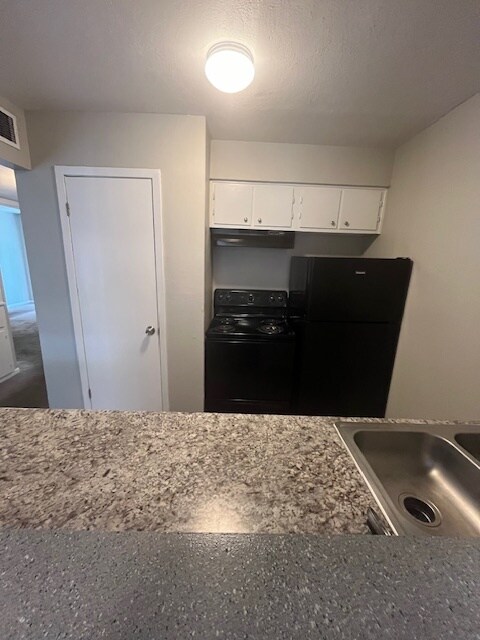 Building Photo - 3233 S Staples St