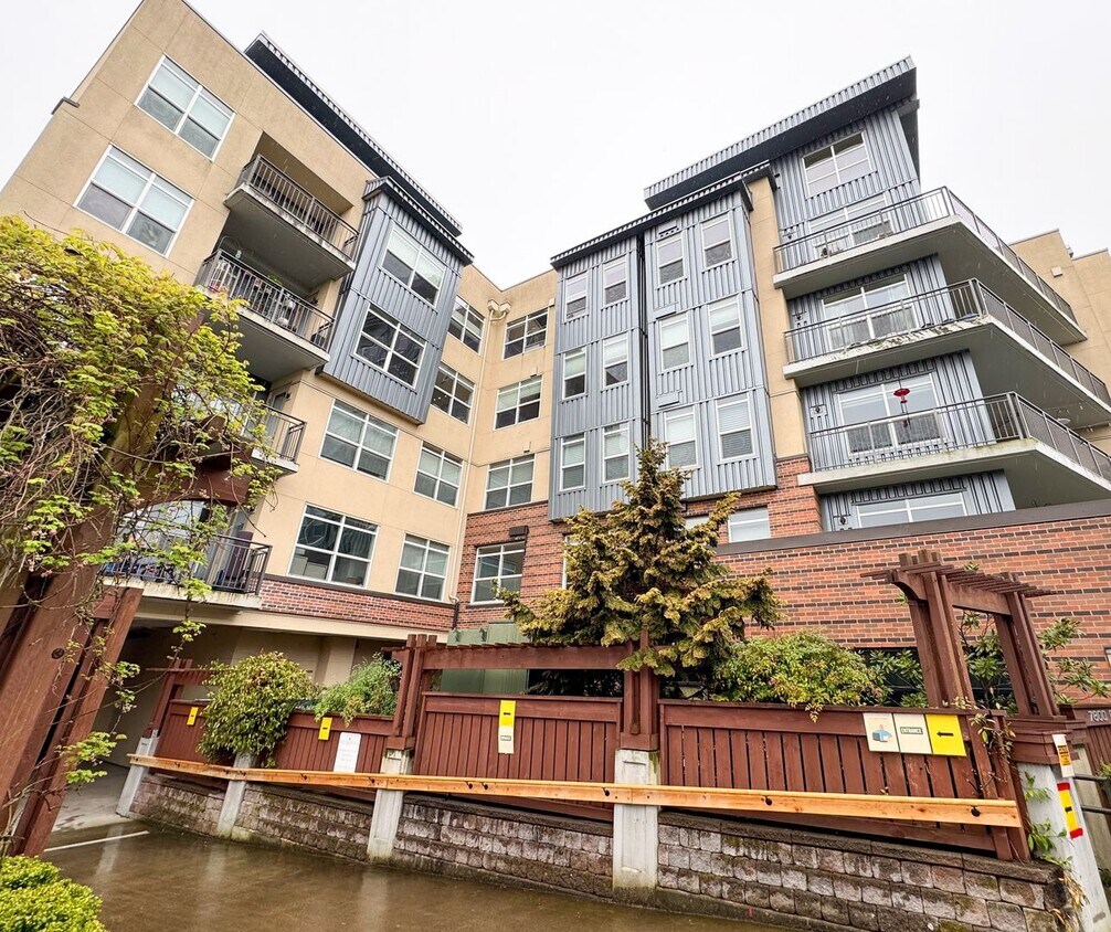 Foto principal - 2Bd/2Ba Mercer Island Condo
