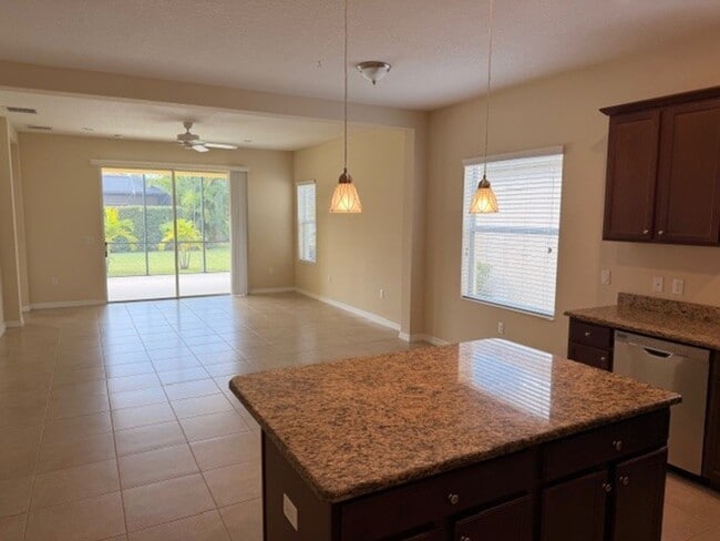 Foto del edificio - Home in Resort-Style Gated Community