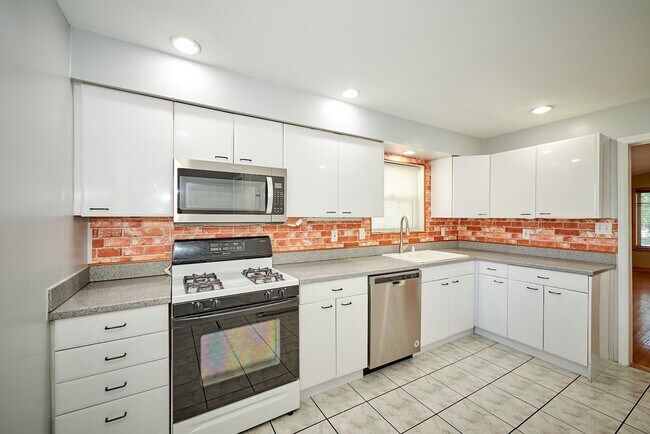 Foto del edificio - 8418 W Crain St