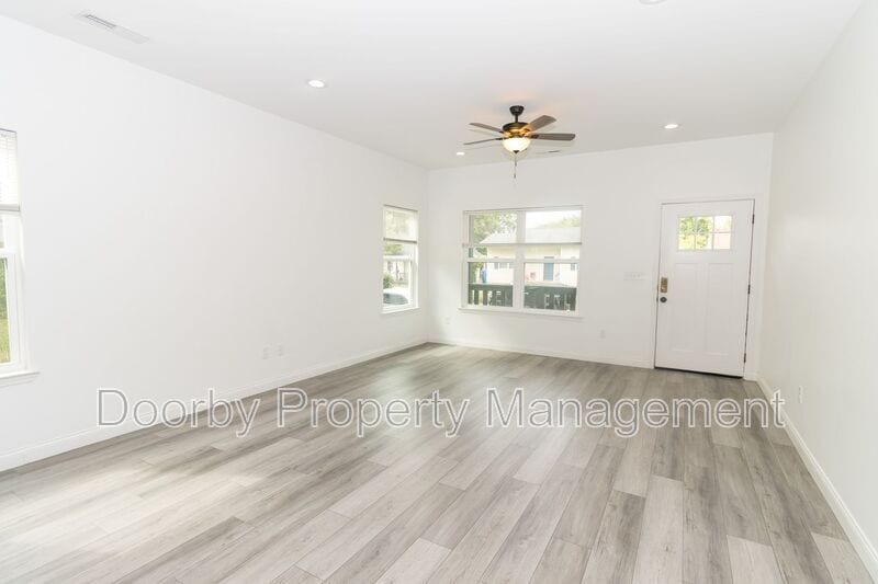 Foto principal - 2405 Kirby Ave