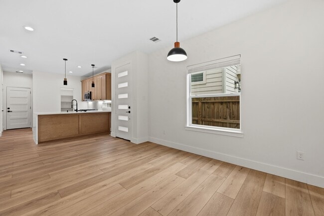 Foto del edificio - 8023 Easter St