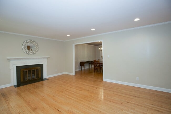 Building Photo - Stunning home in Weymouth Woods Southern P...