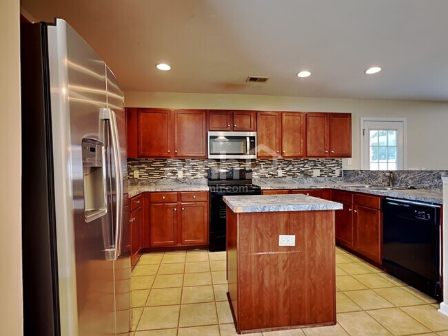 Foto del edificio - 405 Crystal Oaks Ln