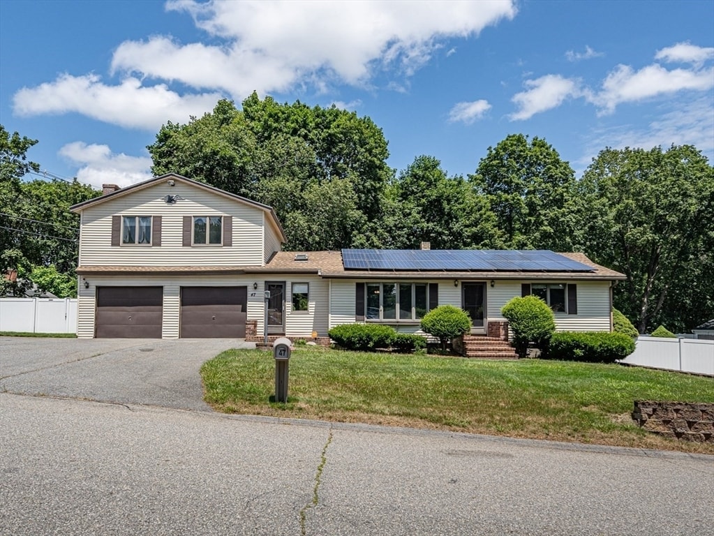 Primary Photo - 47 Oriole Dr