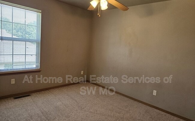 Building Photo - 622 S Landen Ave