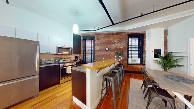 Building Photo - 18 Sutton St