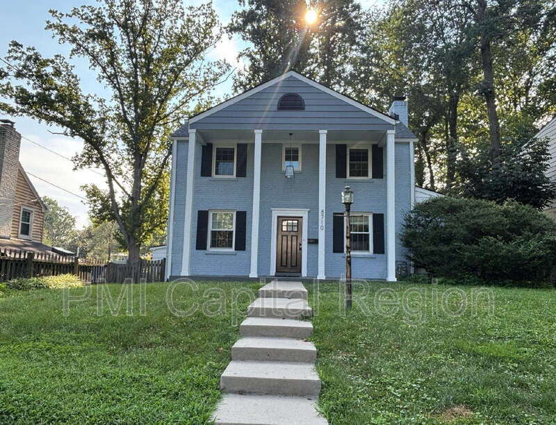 Primary Photo - 8710 Maywood Ave