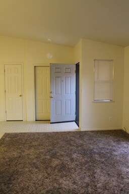 Building Photo - 667 Linda Kay Ct