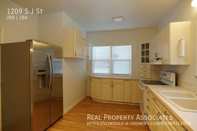 Building Photo - 1209 S J St