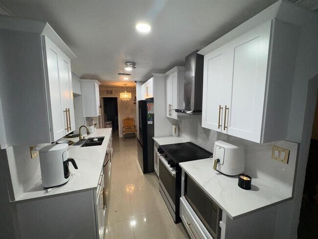 Foto del edificio - 6704 Inwood