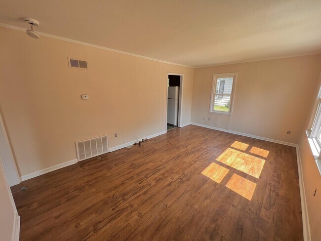 Building Photo - 805 Jewell Ave
