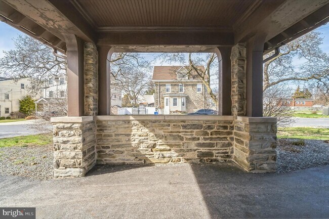 Foto del edificio - 7220 Ridge Ave