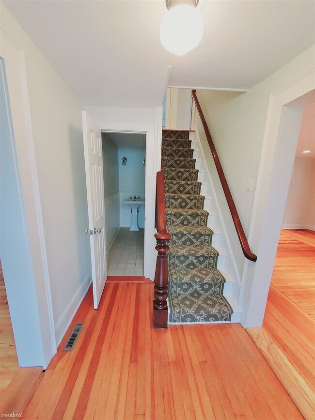 Foto del edificio - 3 br, 1.5 bath House - 146 Byram Rd