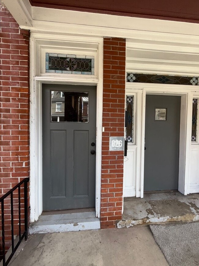 Building Photo - 826 Collins St