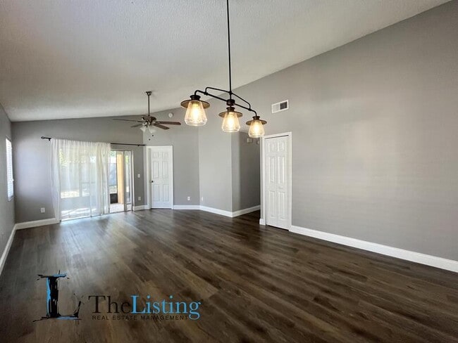 Building Photo - 853 Heather Glen Cir