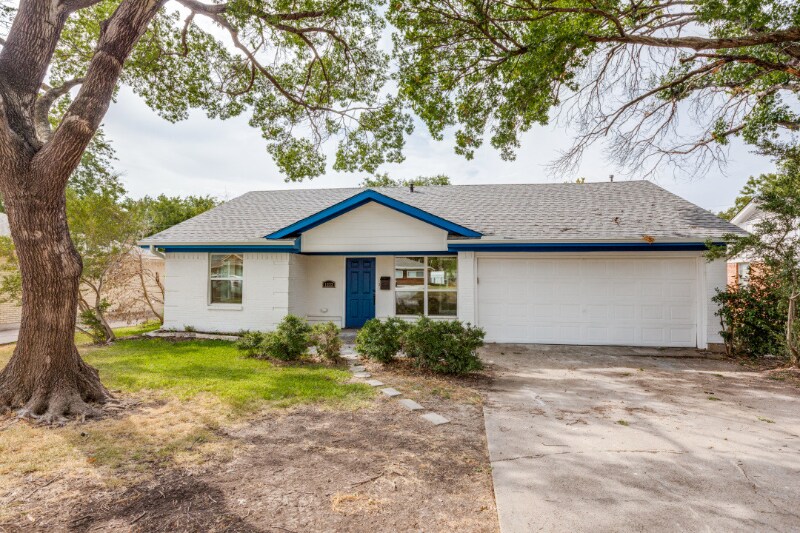 Primary Photo - 1223 Evergreen Dr