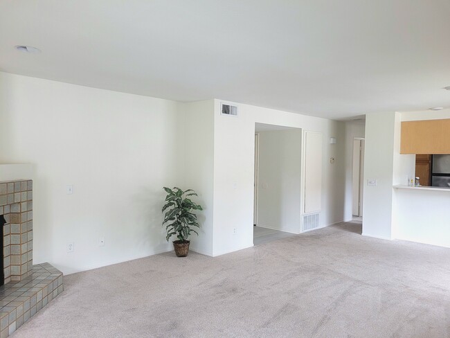 Building Photo - 4859 Bella Pacific Row