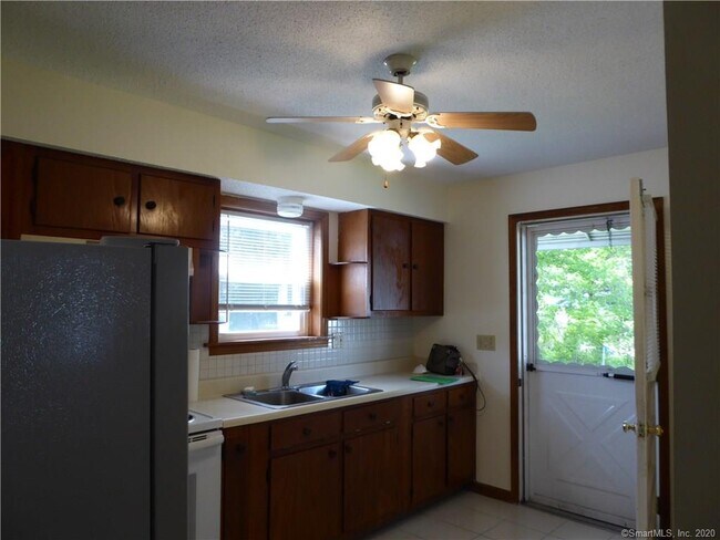 Building Photo - 11 Hamre Ln