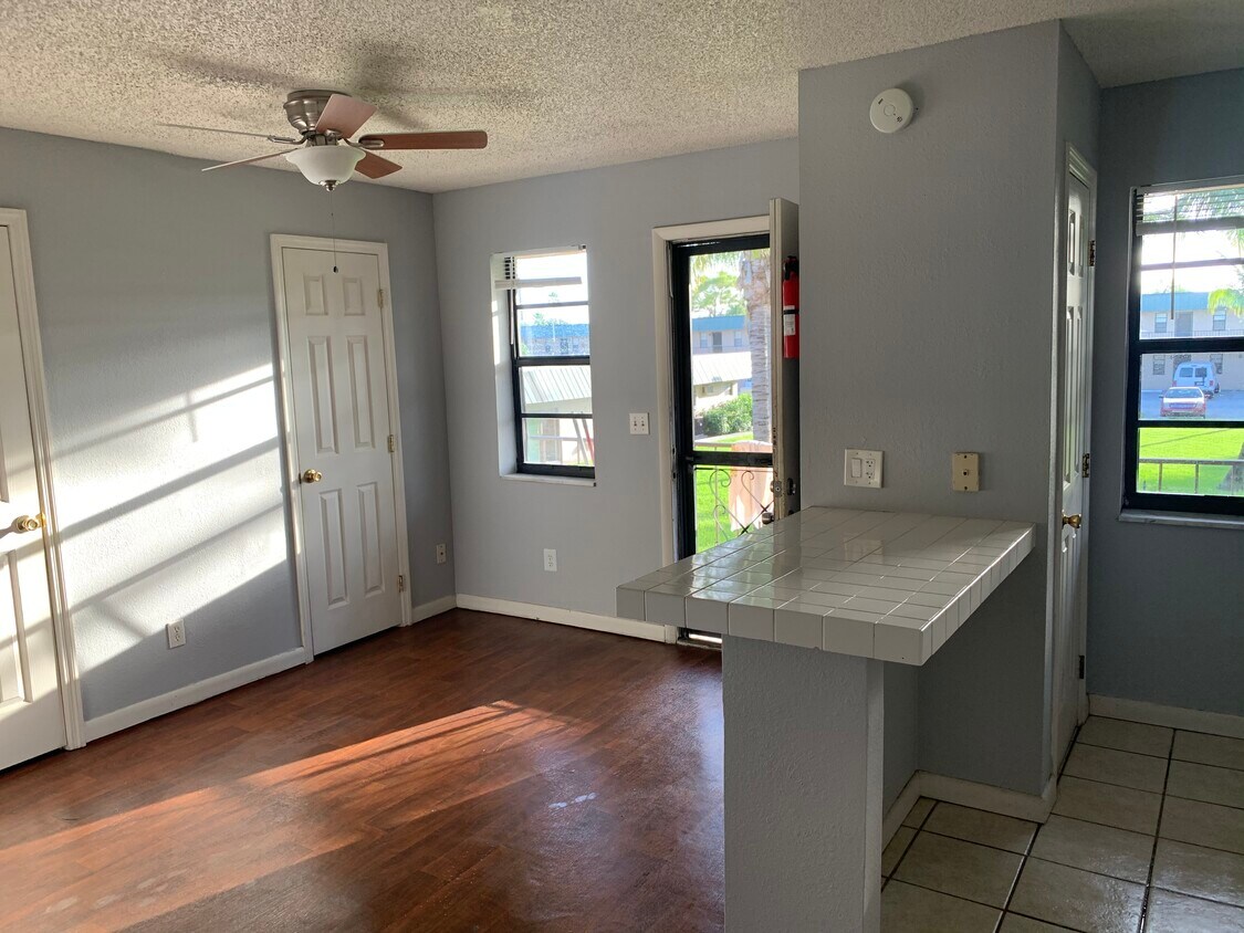 Foto principal - 1081 SE Monterey Rd
