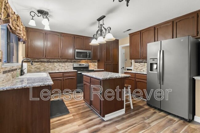 Building Photo - 1921 Ridgemont Way