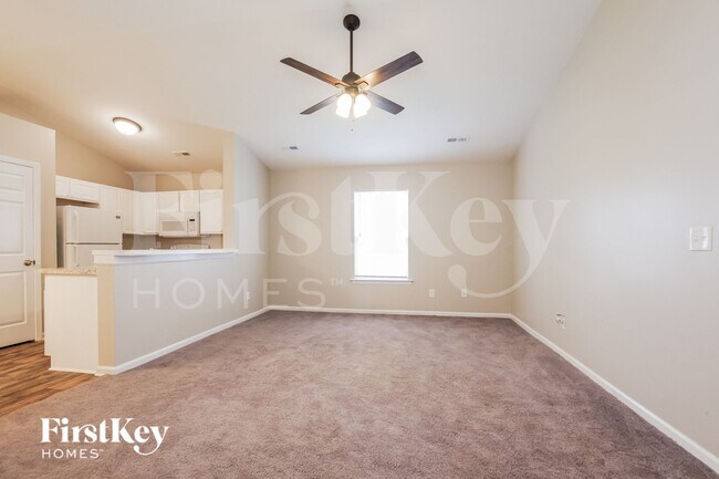 Building Photo - 5823 Hamilton Oaks Dr