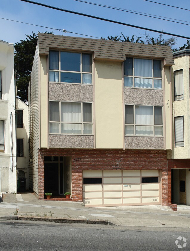 Building Photo - 1551-1553 Funston Ave