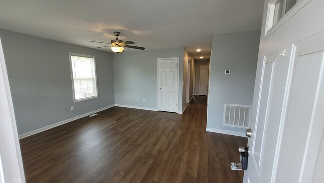 Building Photo - 3 bed, 2 bath home in Johnson City