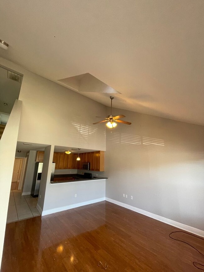 Building Photo - Gorgeous 3/3 Townhome!