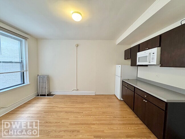 Foto del edificio - 2779 N Milwaukee Ave