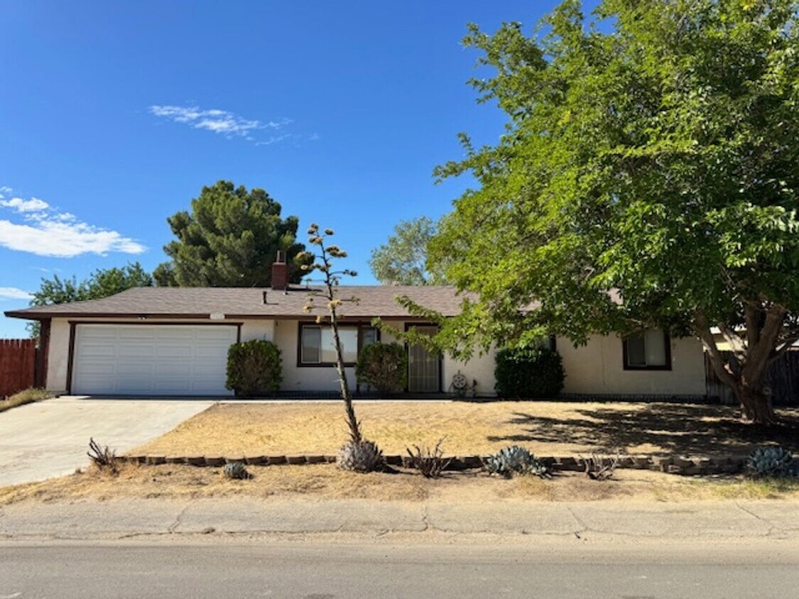 Foto principal - Remodeled 3+2 On Large Lot