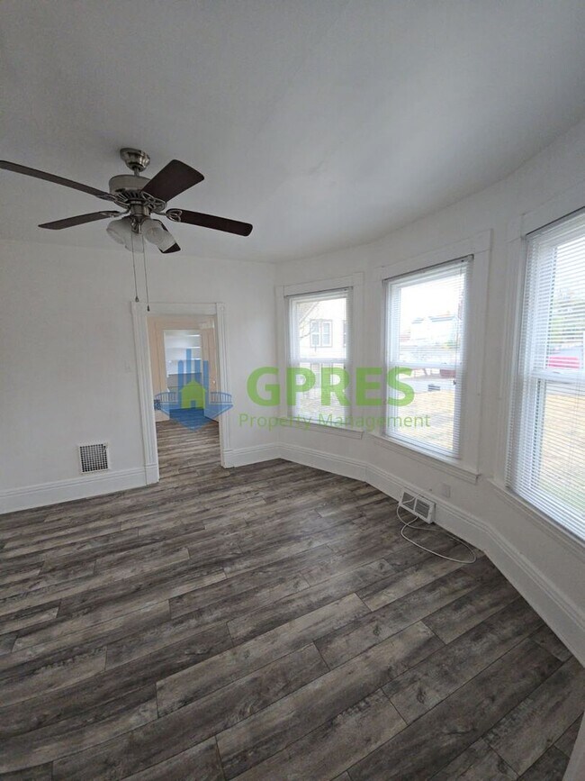 Foto del edificio - 159-161 Freeport Rd