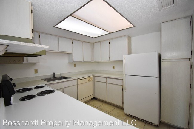 Foto del edificio - 565 Fairways Dr