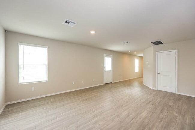 Foto del edificio - 7902 Serro Medina