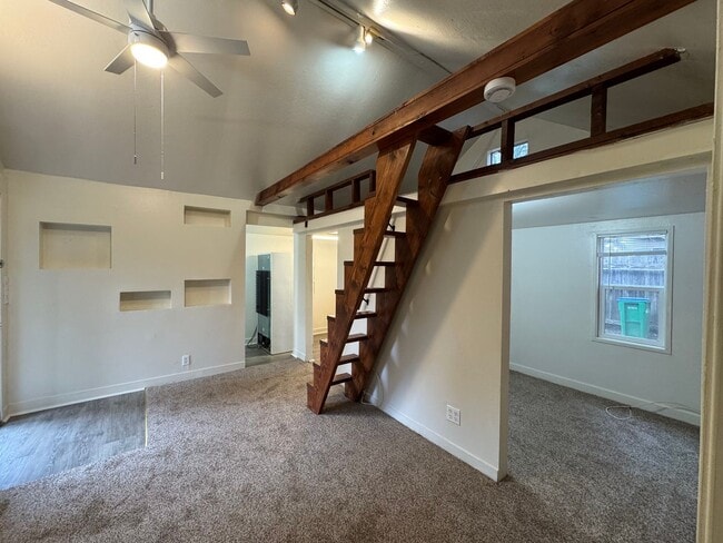 Building Photo - Cozy Cottage