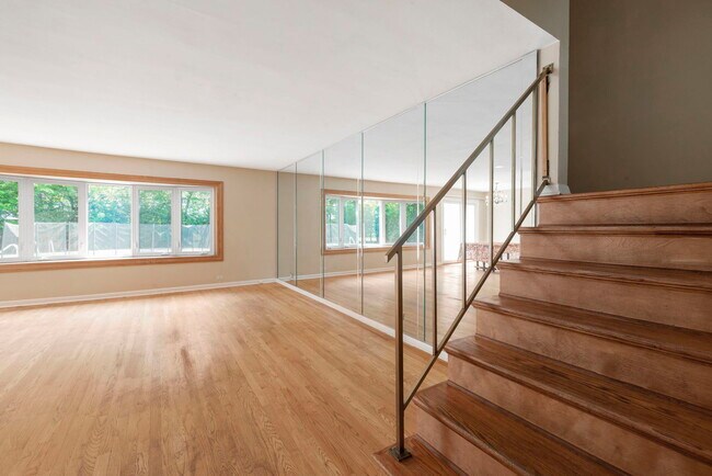 Foto del edificio - 146 Millbrook Ln