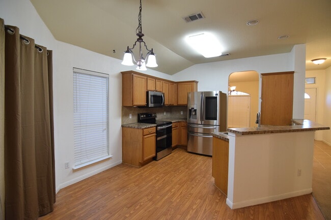 Building Photo - 606 Cattail Cir