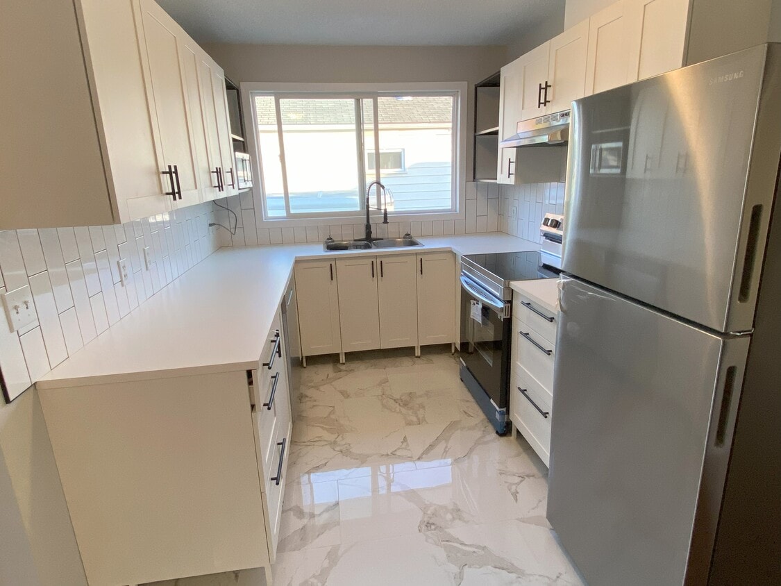 Primary Photo - 10612 154 St NW