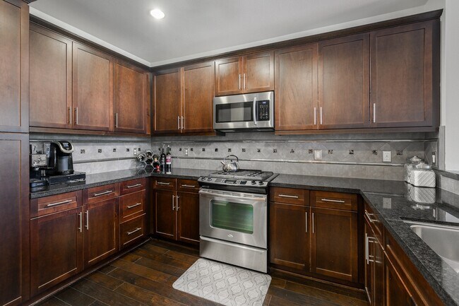 Foto del edificio - 2349 Jefferson Street, Unit 317