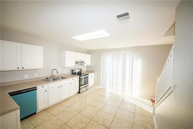 Foto del edificio - 2208 Bluebonnet Dr