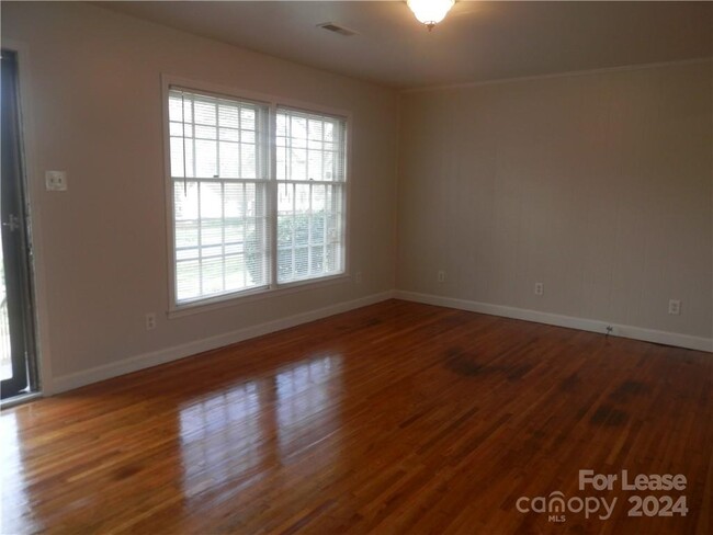 Foto del edificio - 5901 McBride St