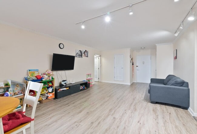 Foto del edificio - 6040 Boulevard E