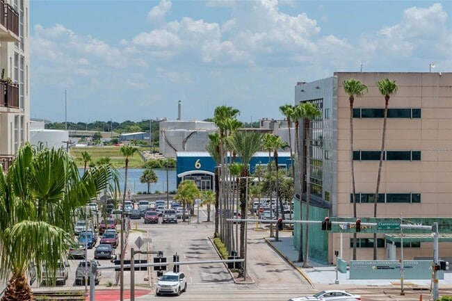 Foto del edificio - 1208 E Kennedy Blvd
