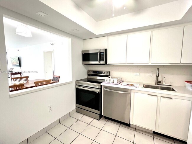 Building Photo - 20515 E Country Club Dr