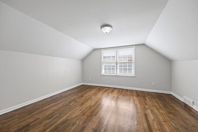 Foto del edificio - 3843 Blue Jay Rd