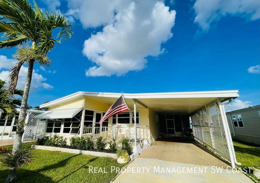 Primary Photo - 102 Queen Palm Dr
