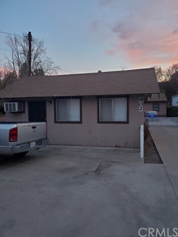 Primary Photo - 900 W Walnut Ave