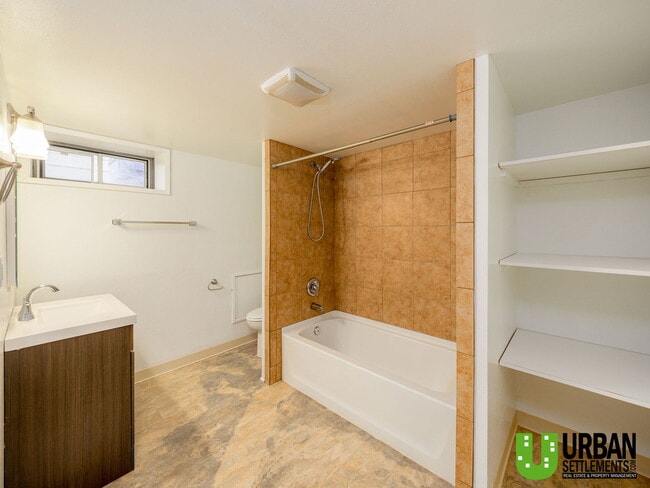 Building Photo - 520 W Barnes Rd