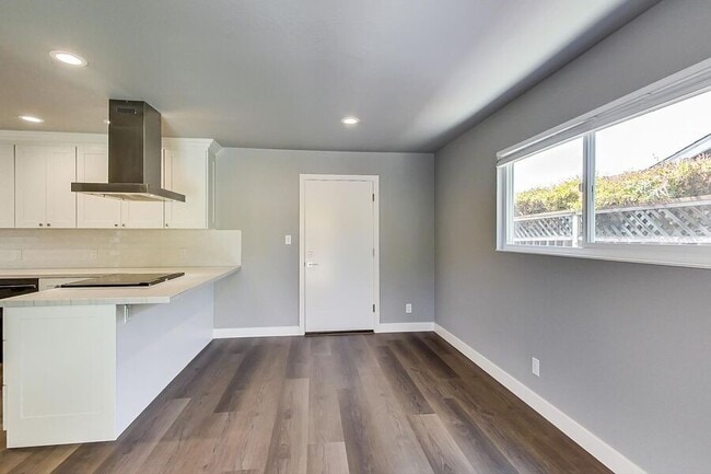 Building Photo - Fully Renovated 3 Bed 2 Bath in Fremont!