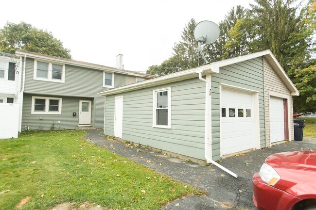 Foto del edificio - 70 Mount Desert Dr